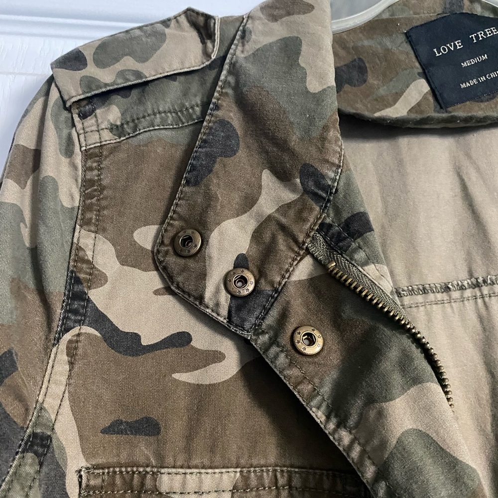 Love Tree Camo Jacket. Size-M